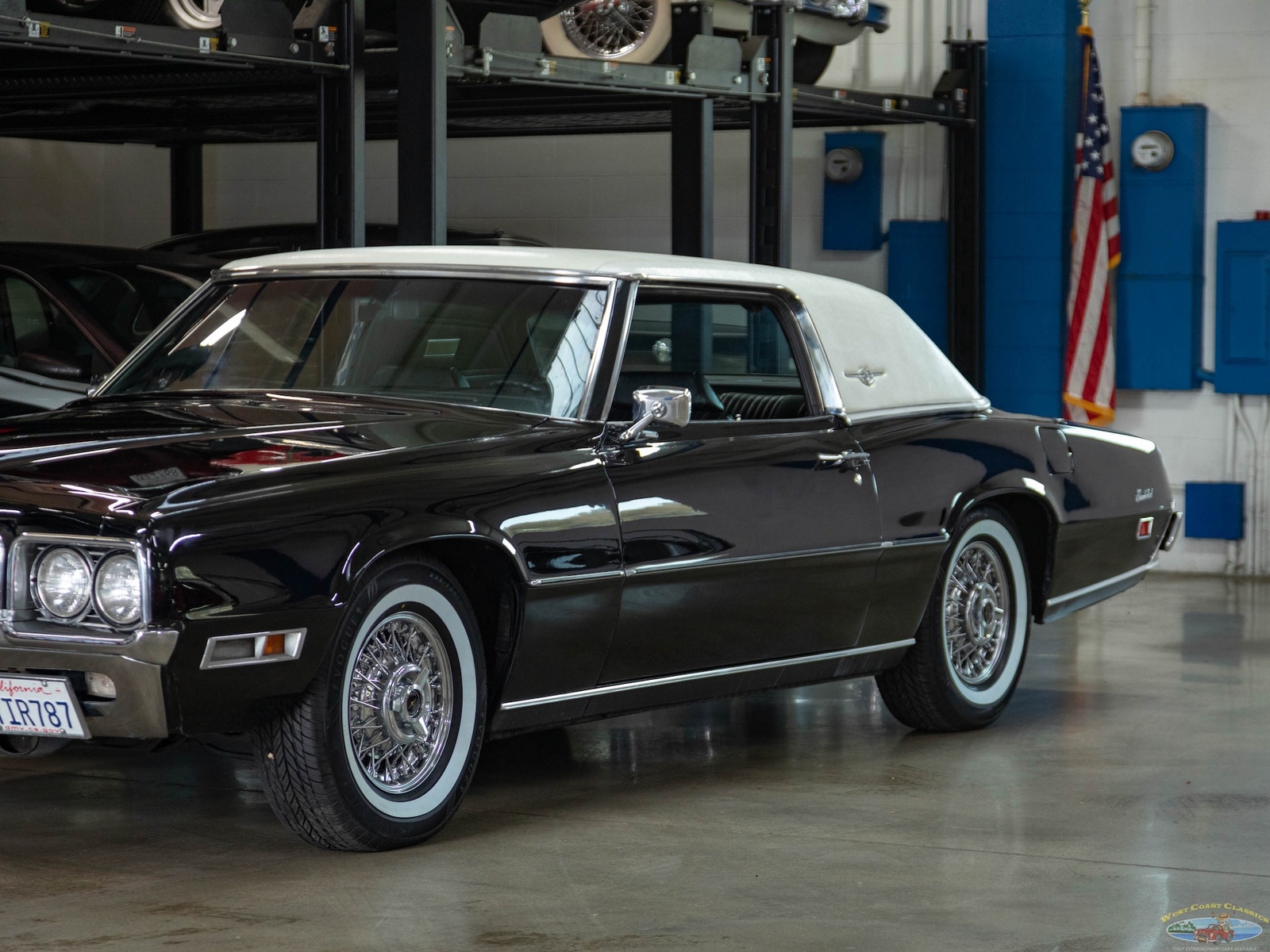 Ford-Thunderbird-1971-2-Door-Coupe-8