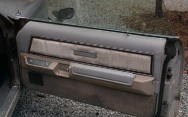 Ford-Thunderbird-1977-Coupe-10