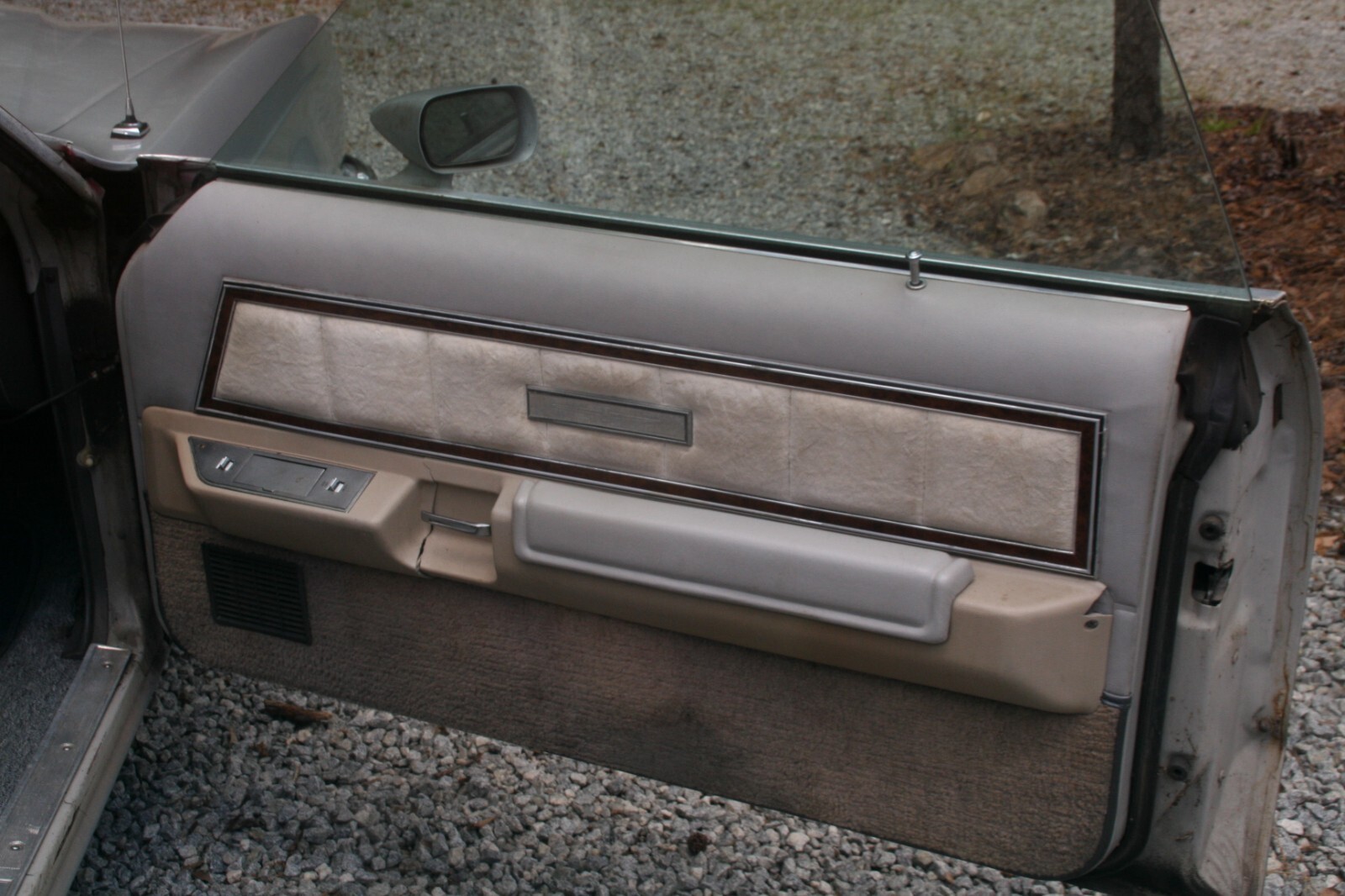 Ford-Thunderbird-1977-Coupe-10