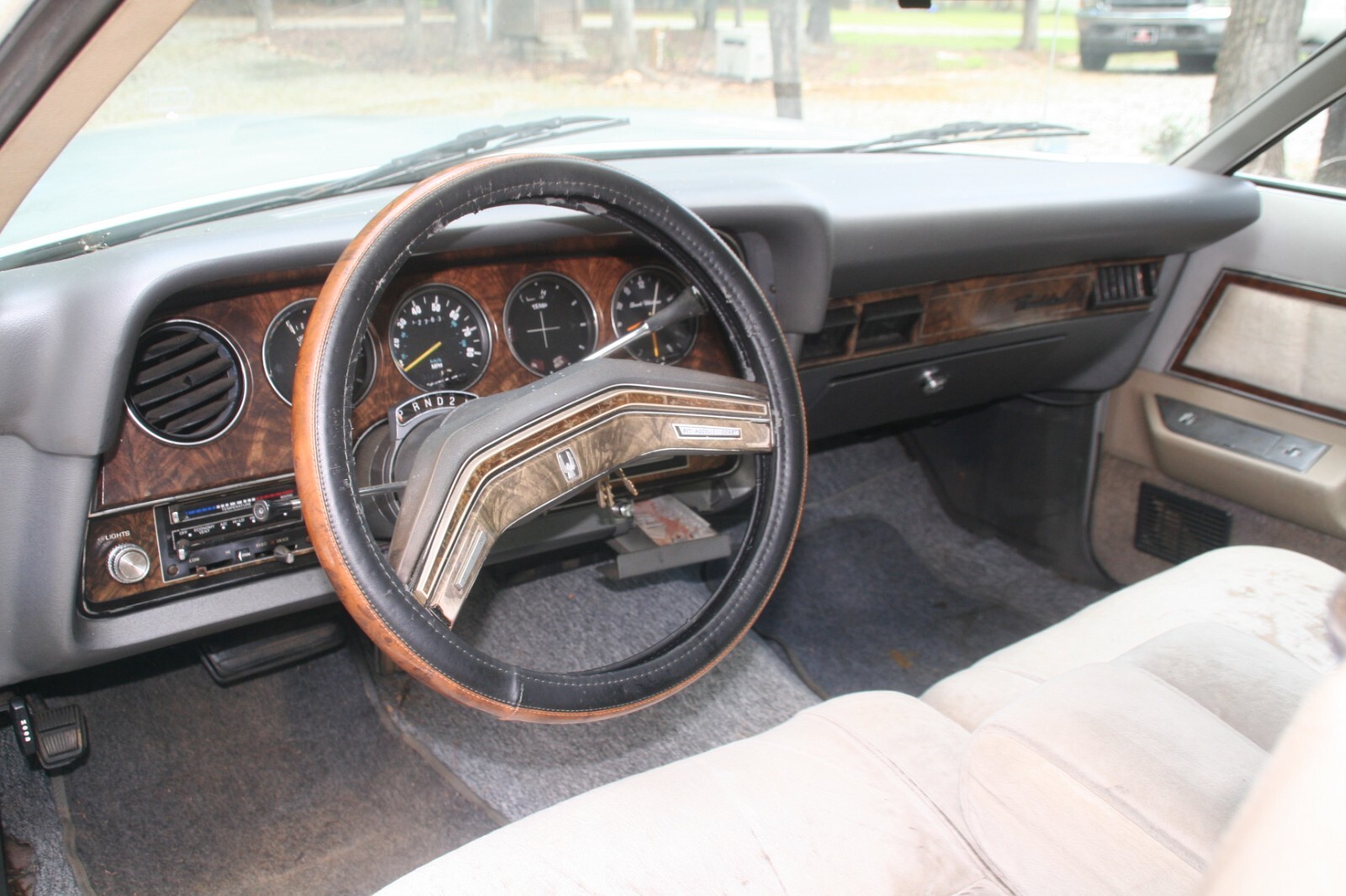 Ford-Thunderbird-1977-Coupe-11