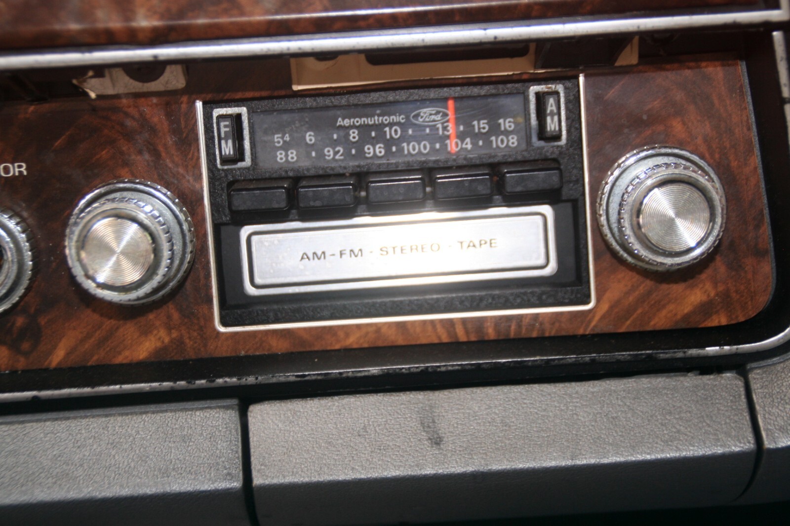 Ford-Thunderbird-1977-Coupe-14