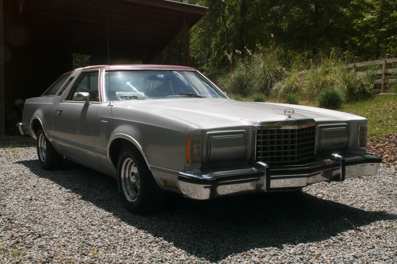 Ford-Thunderbird-1977-Coupe