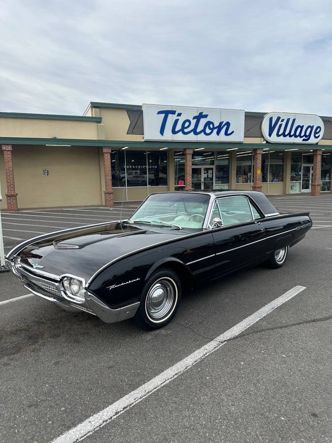Ford-Thunderbird-coupe-1962