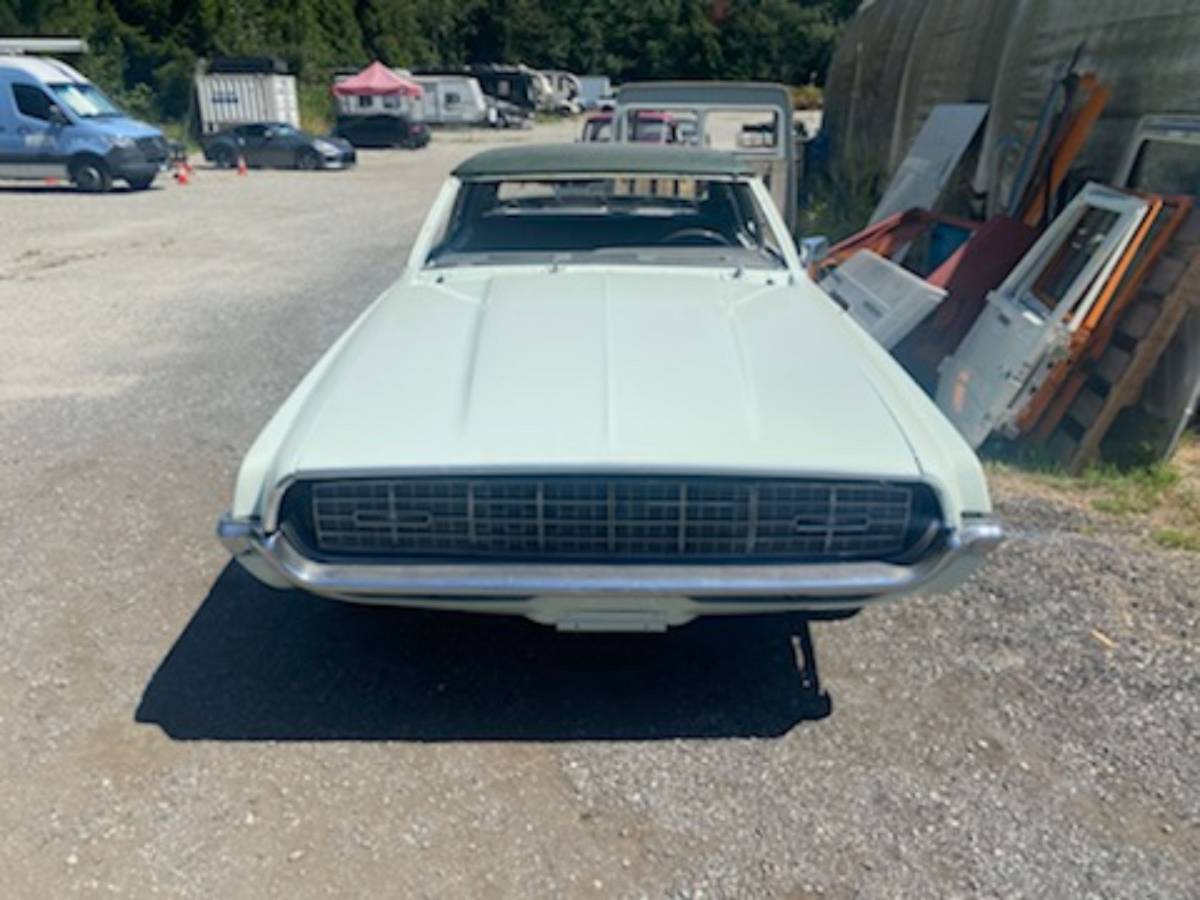 Ford-Thunderbird-landau-1968-custom-18