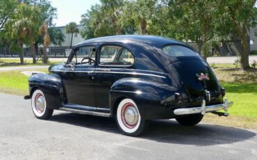 Ford-Tudor-1941-Sedan-13
