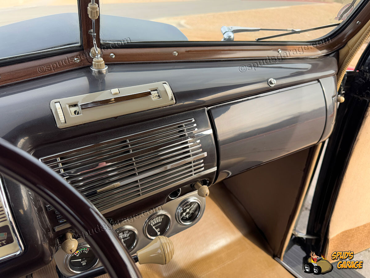 Ford-Tudor-Standard-1940-29