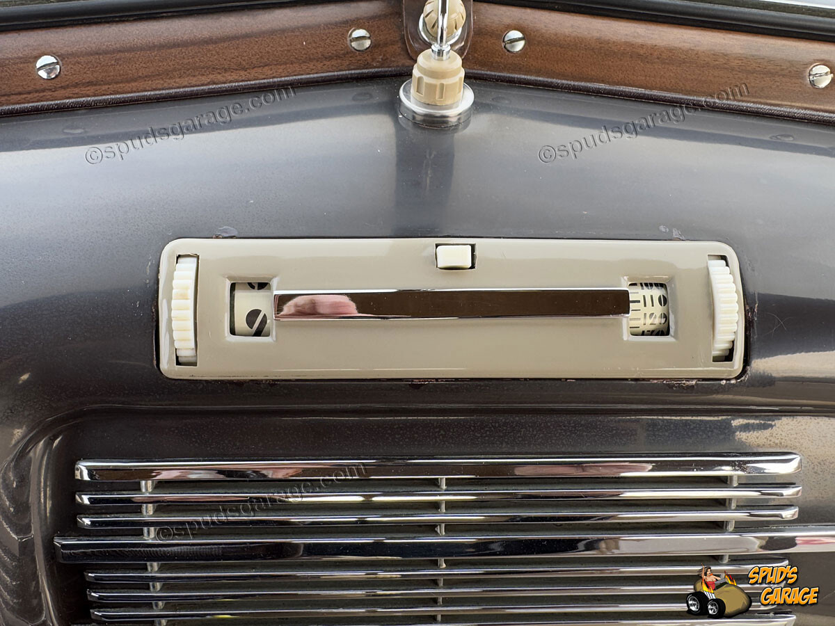 Ford-Tudor-Standard-1940-32