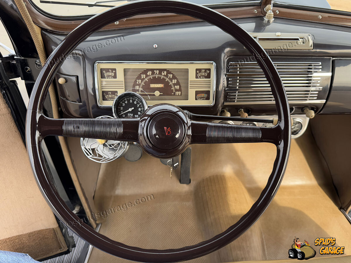 Ford-Tudor-Standard-1940-35