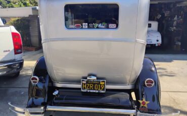 Ford-Tudor-sedan-1931-silver-12