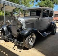 Ford-Tudor-sedan-1931-silver-4
