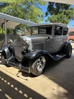 Ford-Tudor-sedan-1931-silver-4