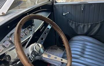 Ford-Tudor-sedan-1931-silver-6