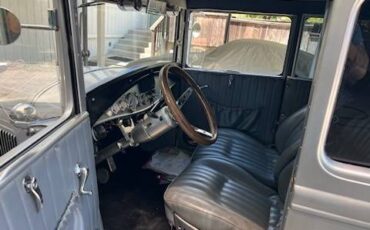 Ford-Tudor-sedan-1931-silver-8