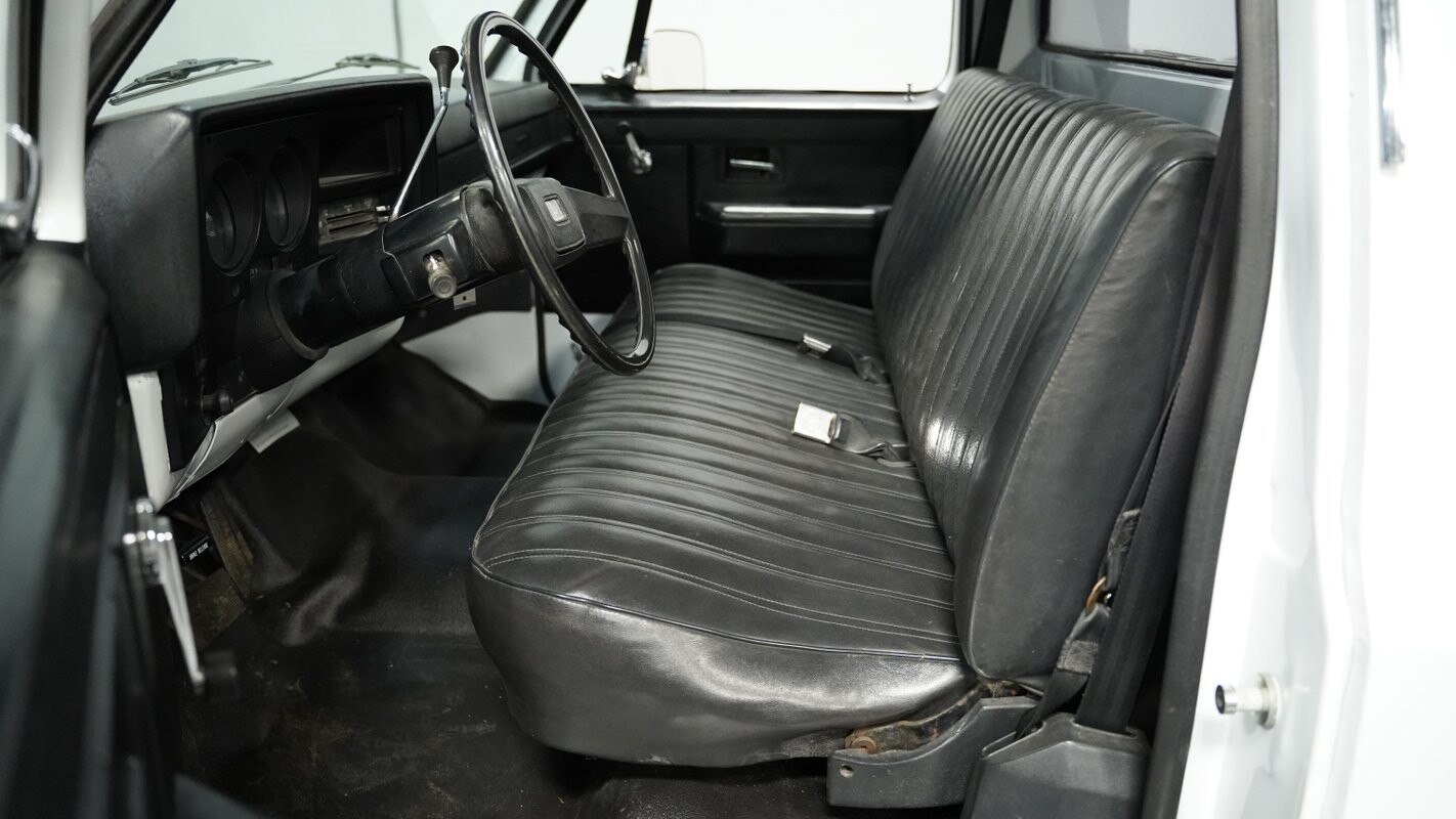GMC-3500-1985-Pickup-Truck-32