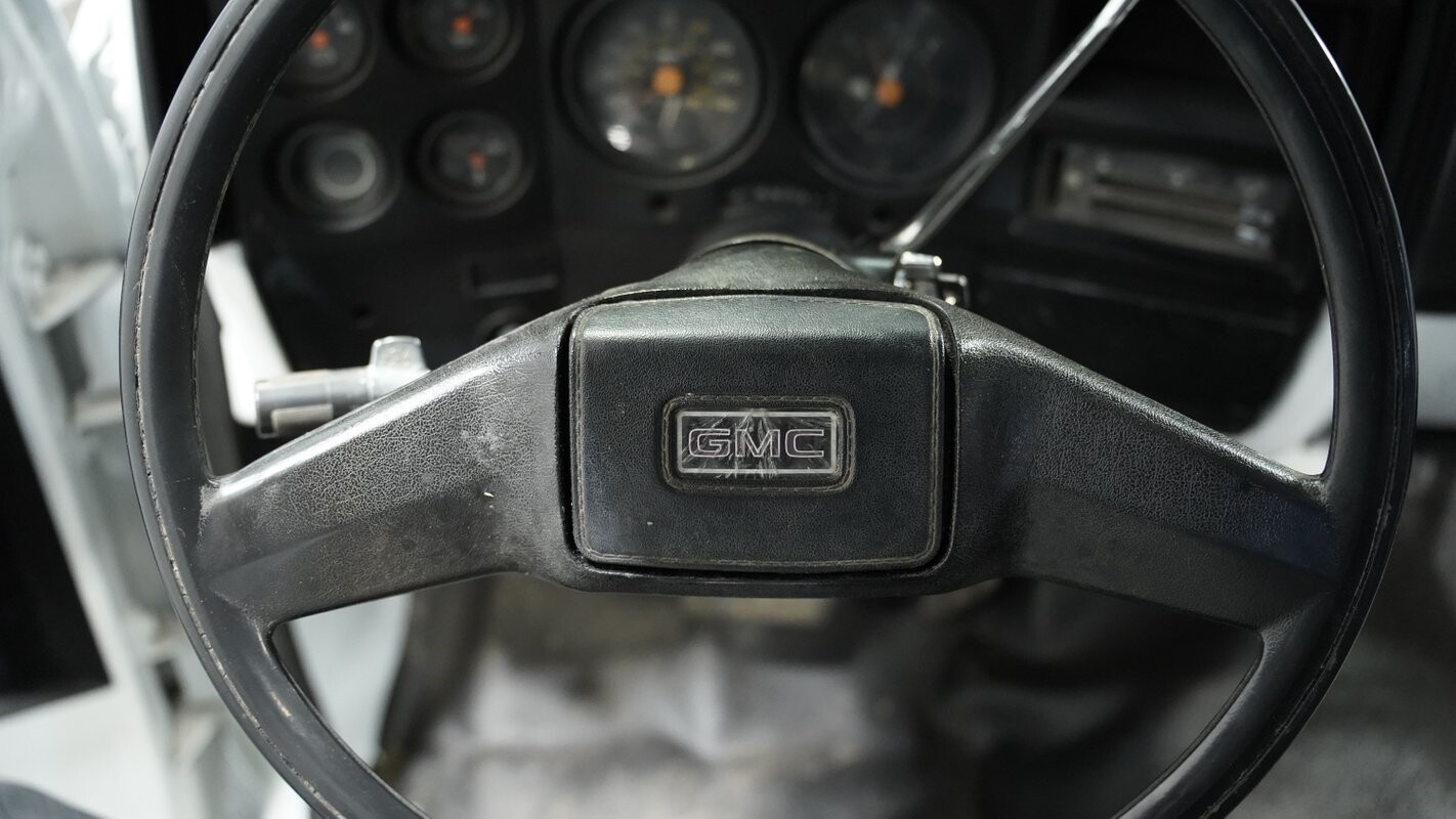 GMC-3500-1985-Pickup-Truck-33