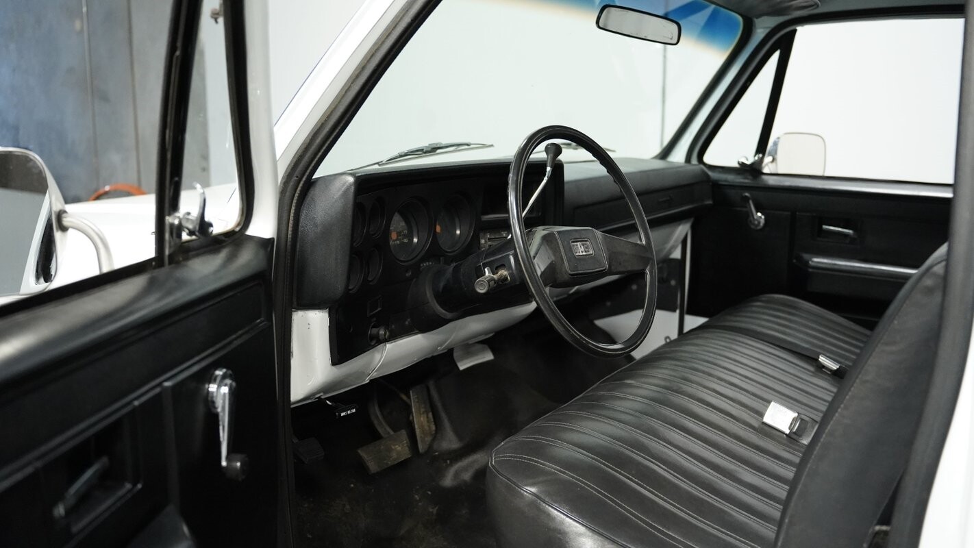 GMC-3500-1985-Pickup-Truck-4