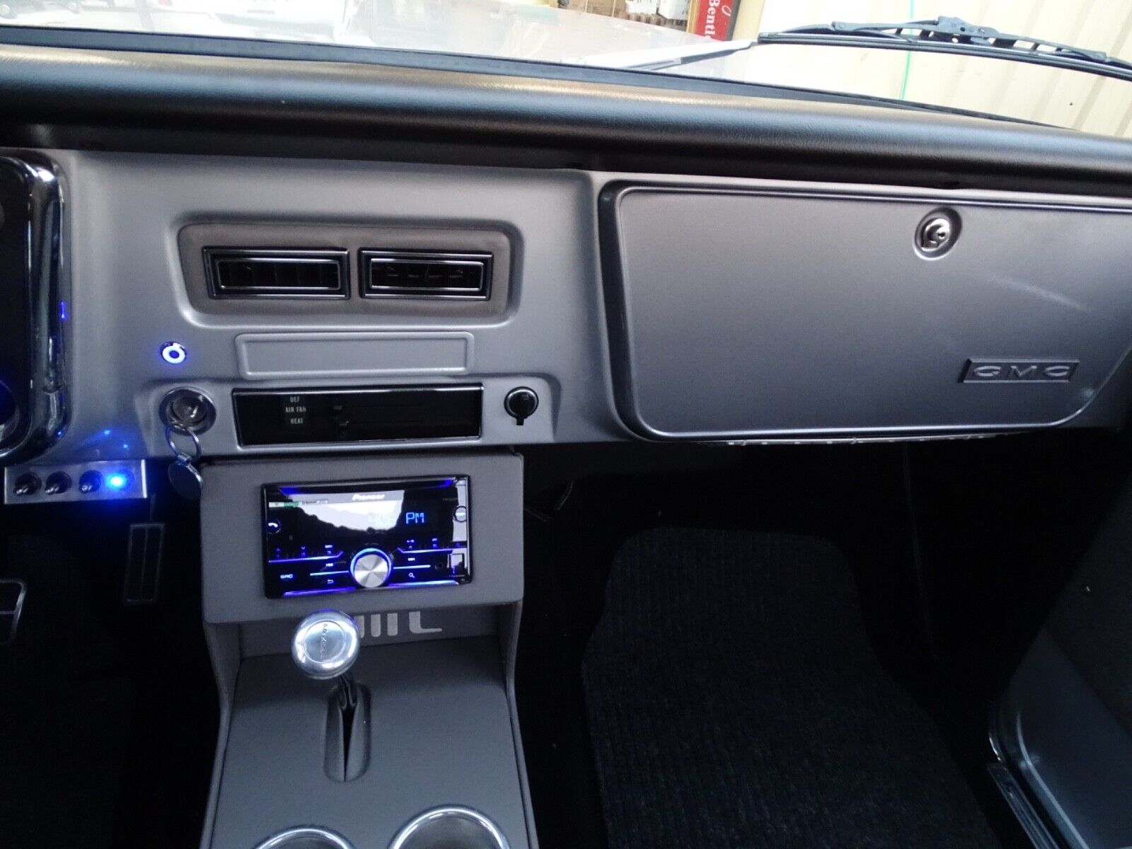 GMC-C-10-1967-Regular-Cab-Pickup-25