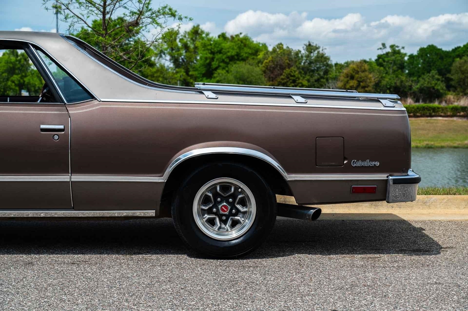 GMC-Caballero-1984-2-Door-23