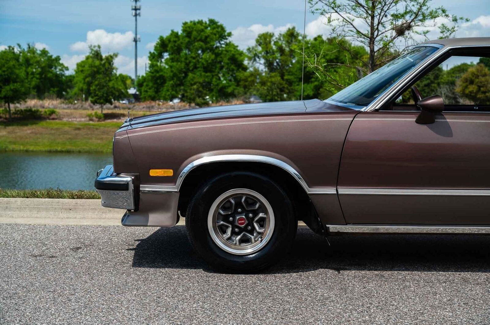 GMC-Caballero-1984-2-Door-25