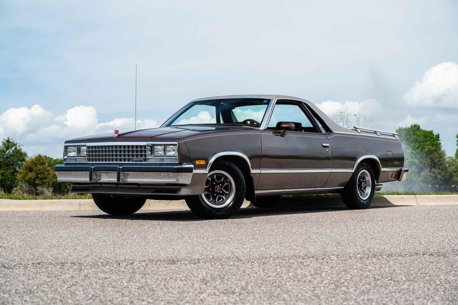 GMC-Caballero-1984-2-Door-32