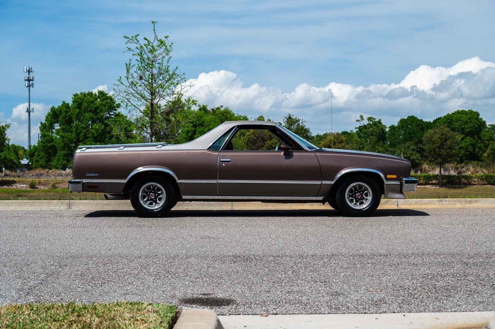 GMC-Caballero-1984-2-Door-36