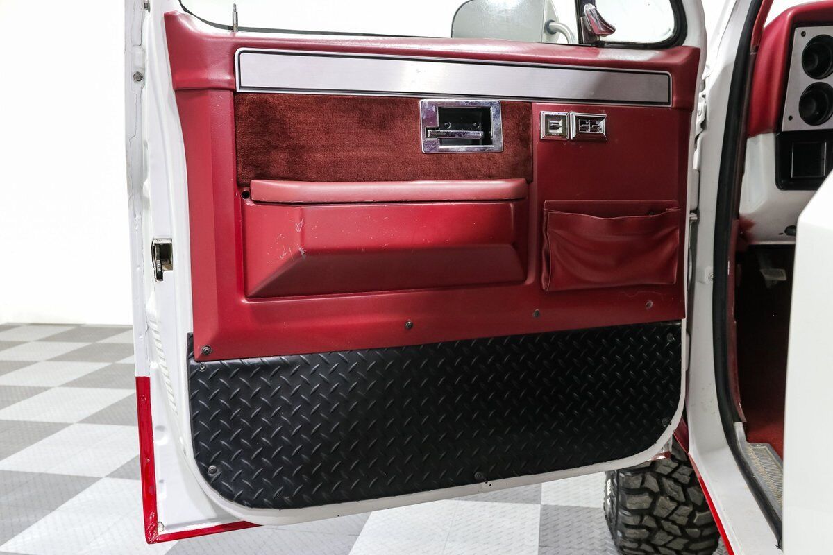 GMC-Jimmy-1984-SUV-12