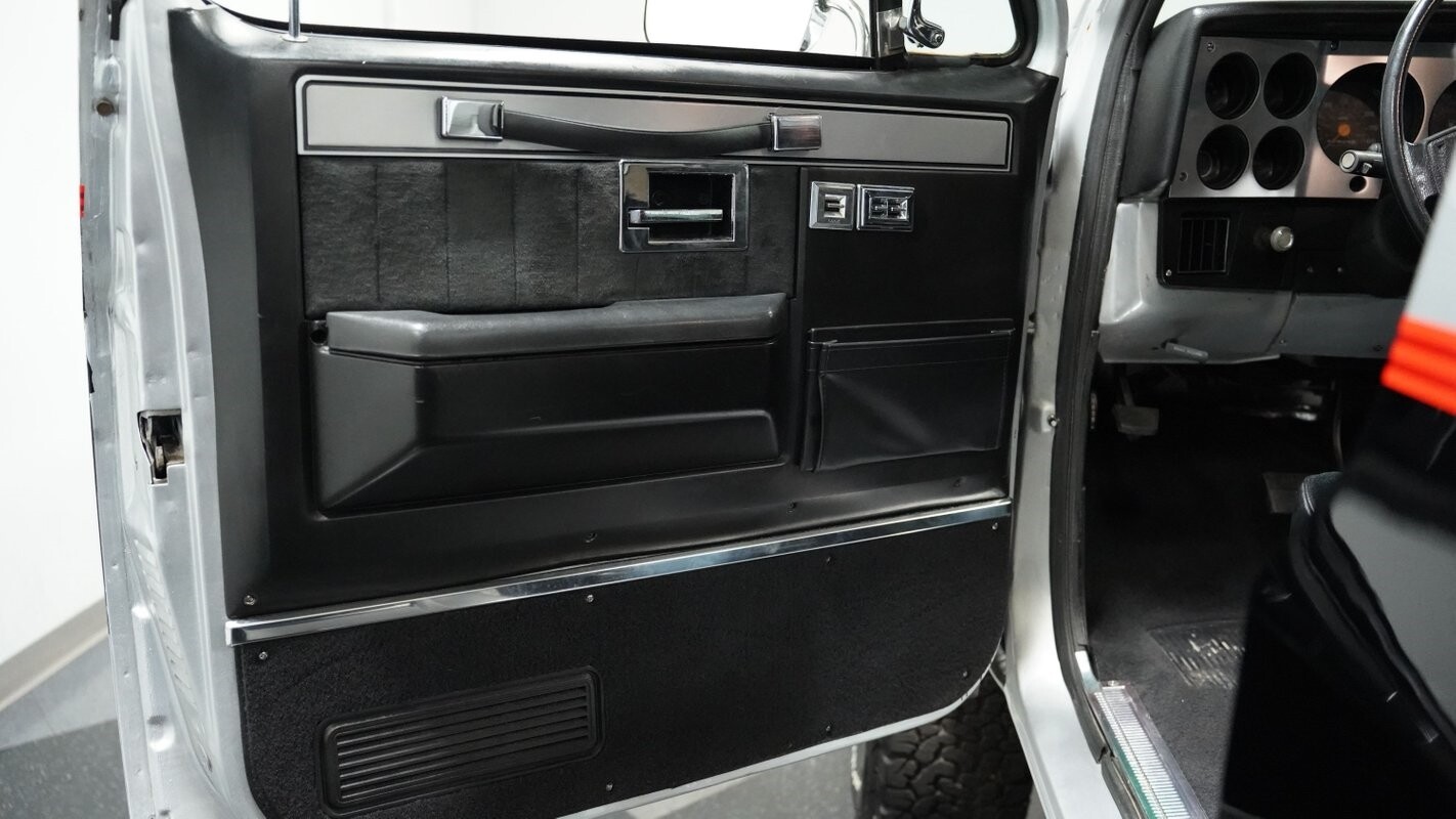 GMC-Jimmy-1985-SUV-32