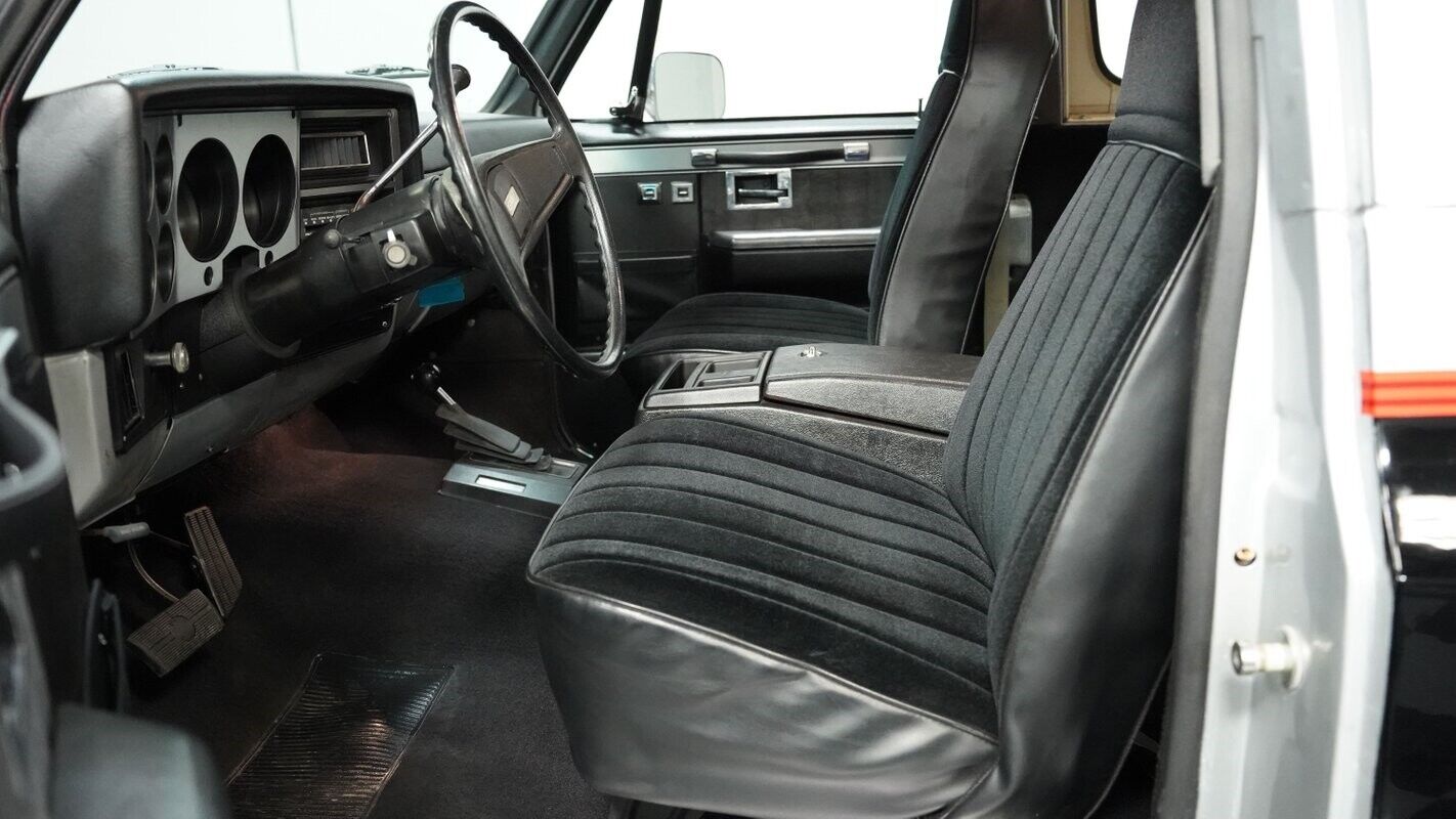 GMC-Jimmy-1985-SUV-33