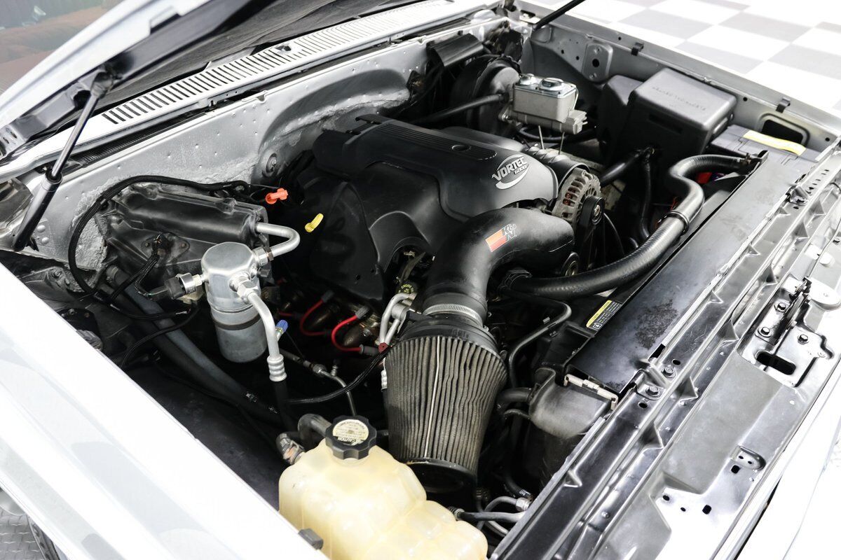 GMC-R25-1988-Pickup-Truck-10