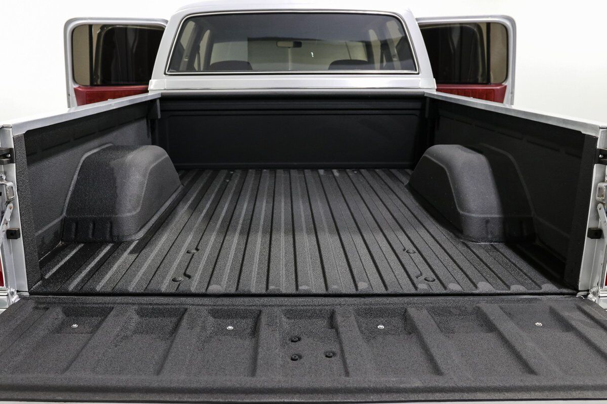GMC-R25-1988-Pickup-Truck-13