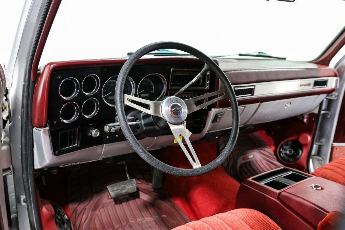 GMC-R25-1988-Pickup-Truck-15