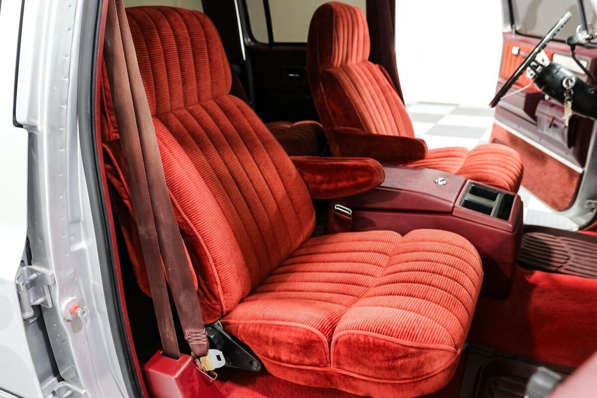 GMC-R25-1988-Pickup-Truck-19