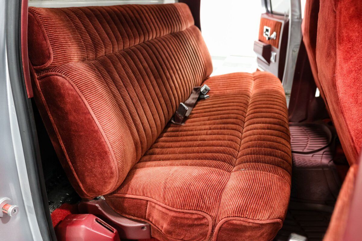 GMC-R25-1988-Pickup-Truck-21