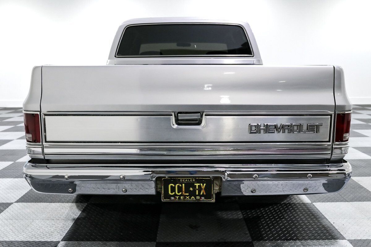 GMC-R25-1988-Pickup-Truck-6
