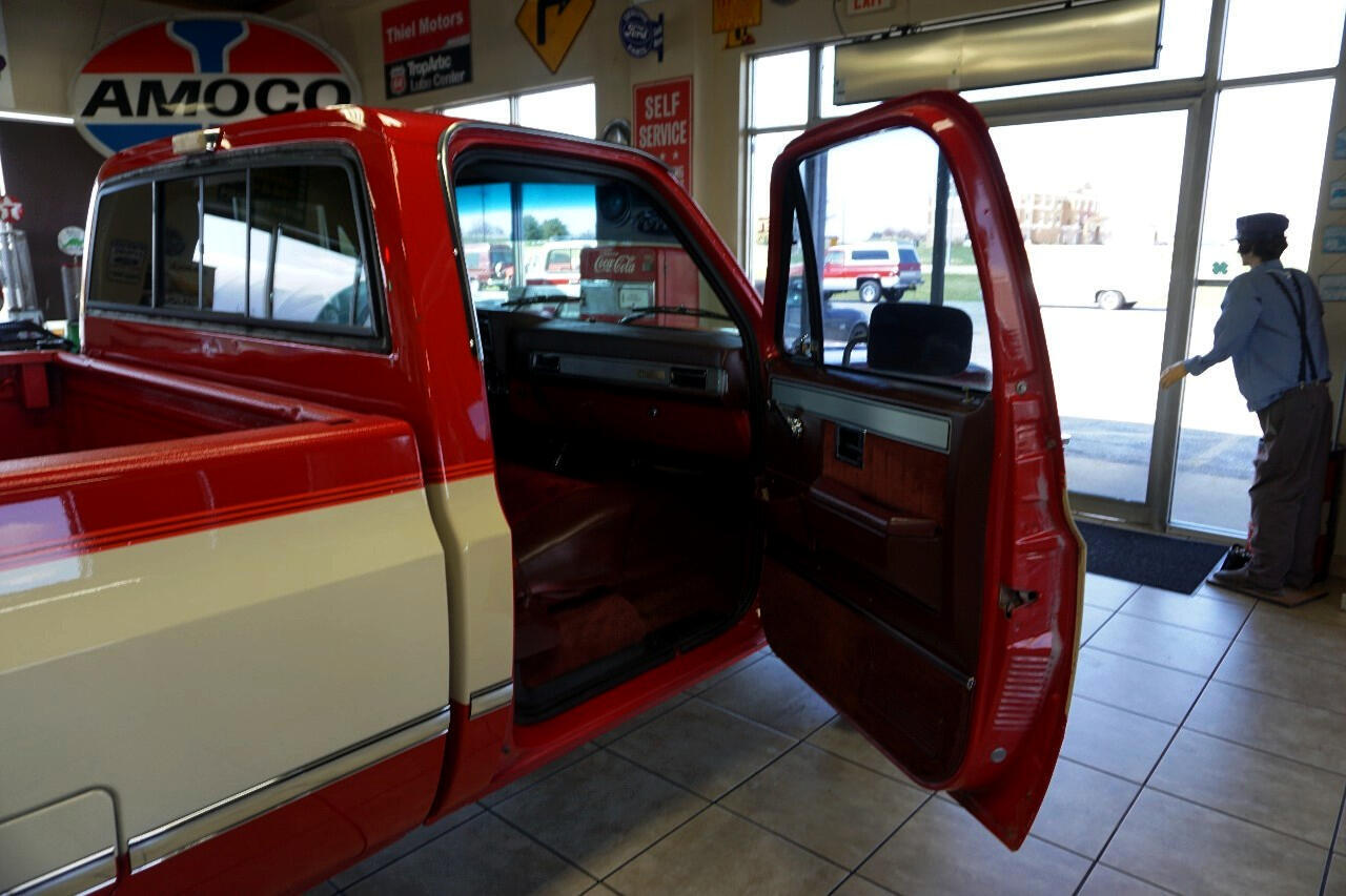 GMC-Sierra-1500-1987-Classic-Car-22