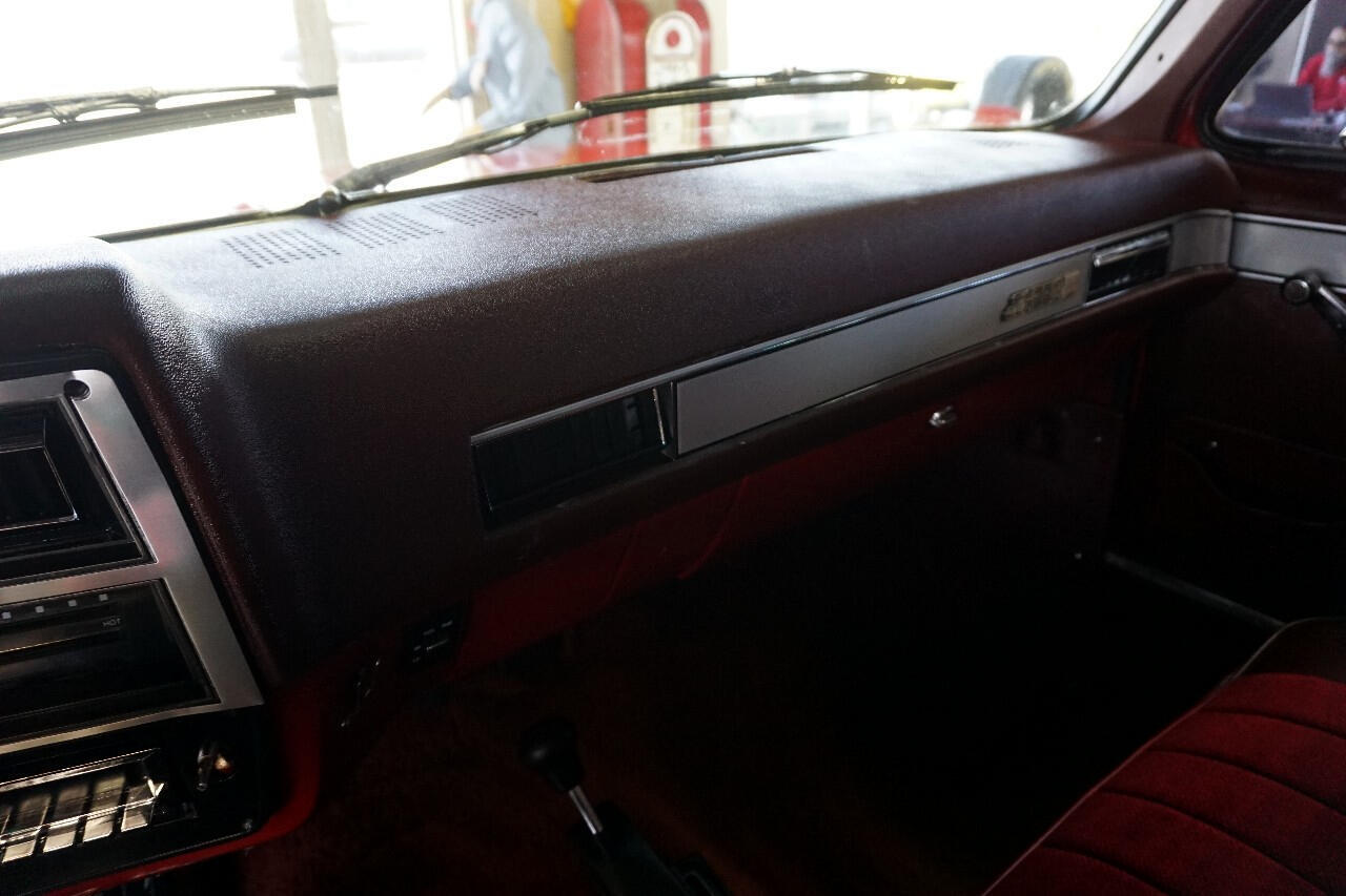 GMC-Sierra-1500-1987-Classic-Car-25