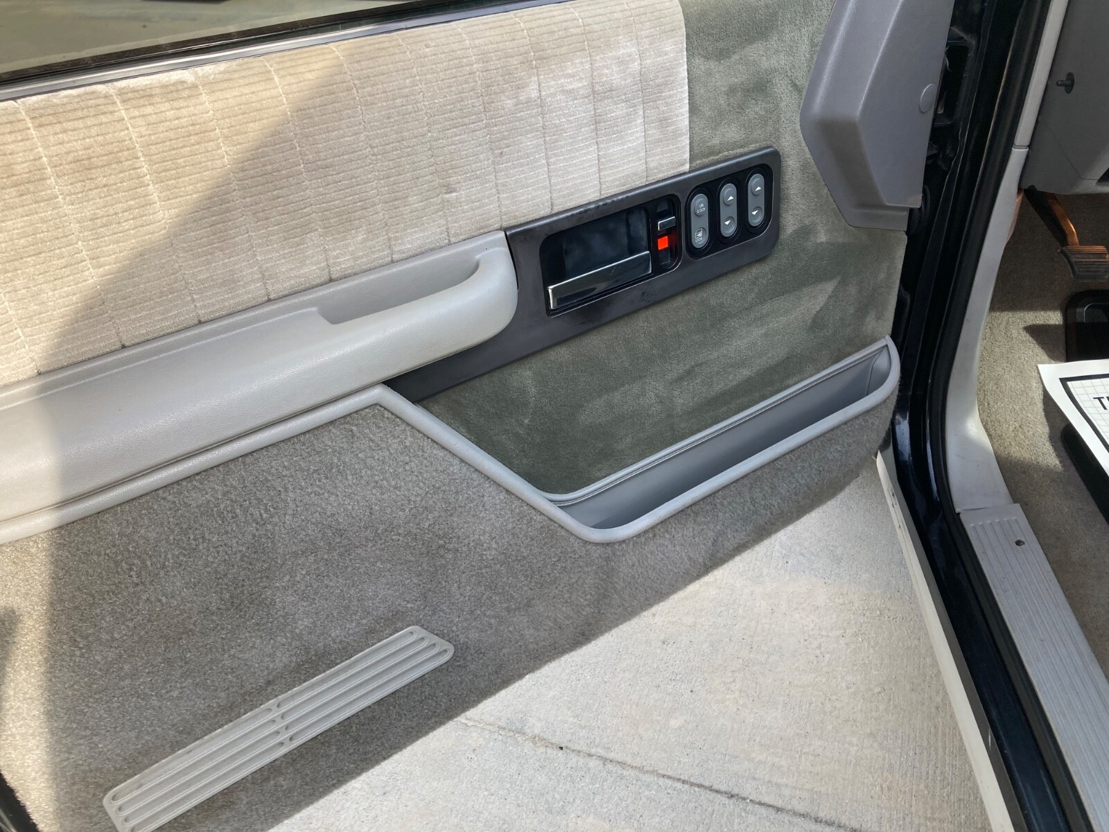 GMC-Sierra-1500-1992-Standard-Cab-Pickup-15