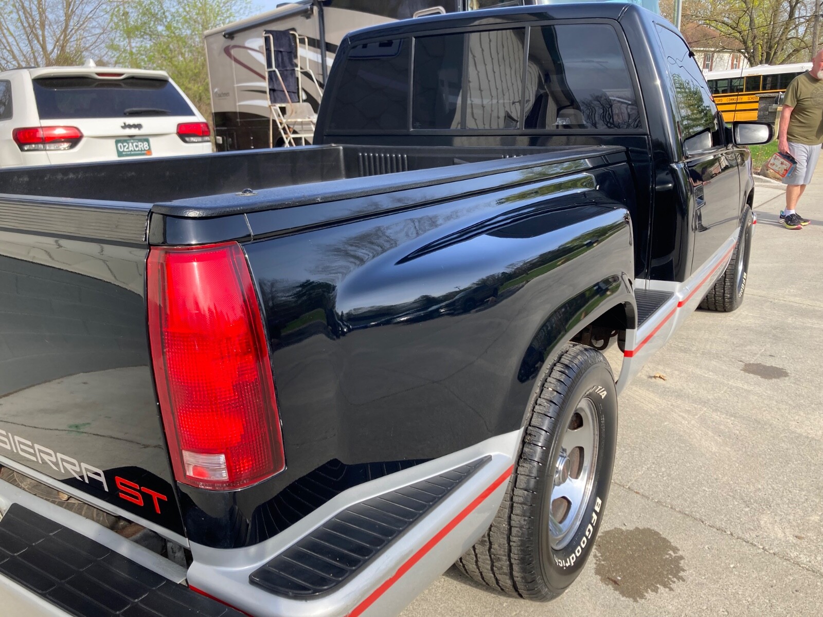 GMC-Sierra-1500-1992-Standard-Cab-Pickup-4