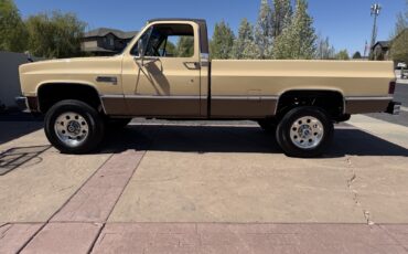 GMC-Sierra-2500-1982-5