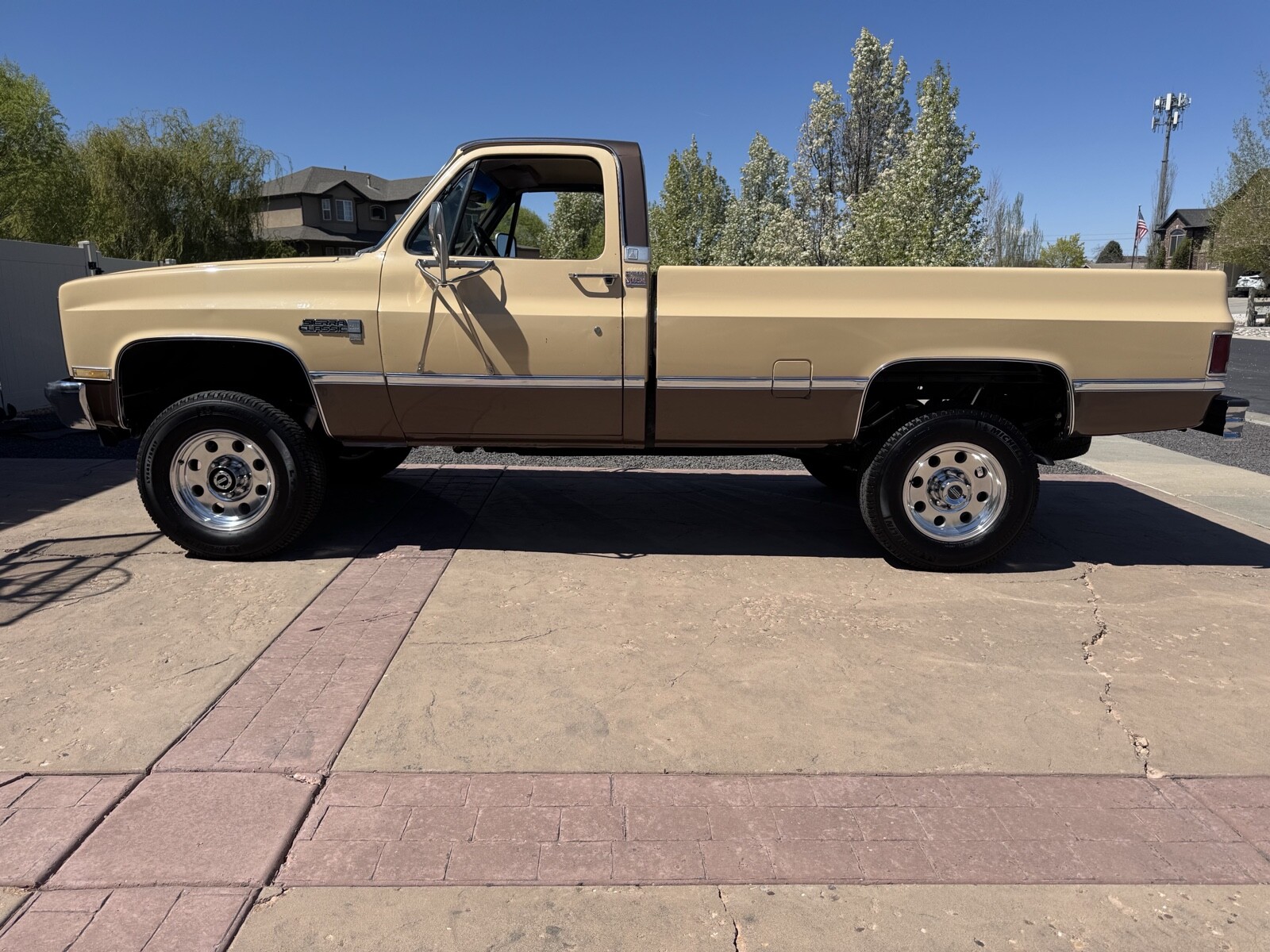 GMC-Sierra-2500-1982-5
