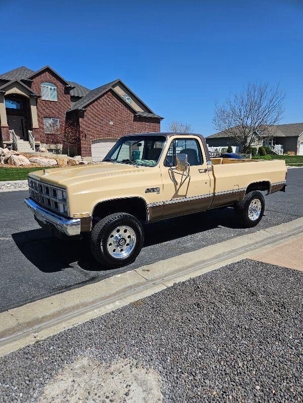 GMC-Sierra-2500-1982