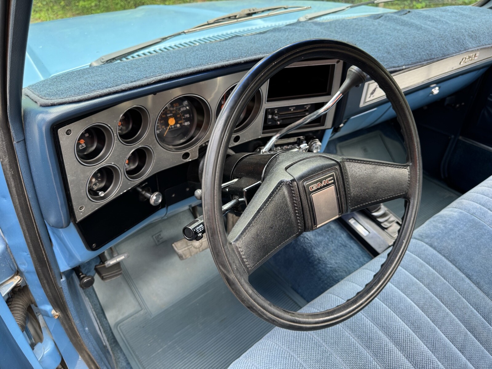 GMC-Sierra-2500-1985-25