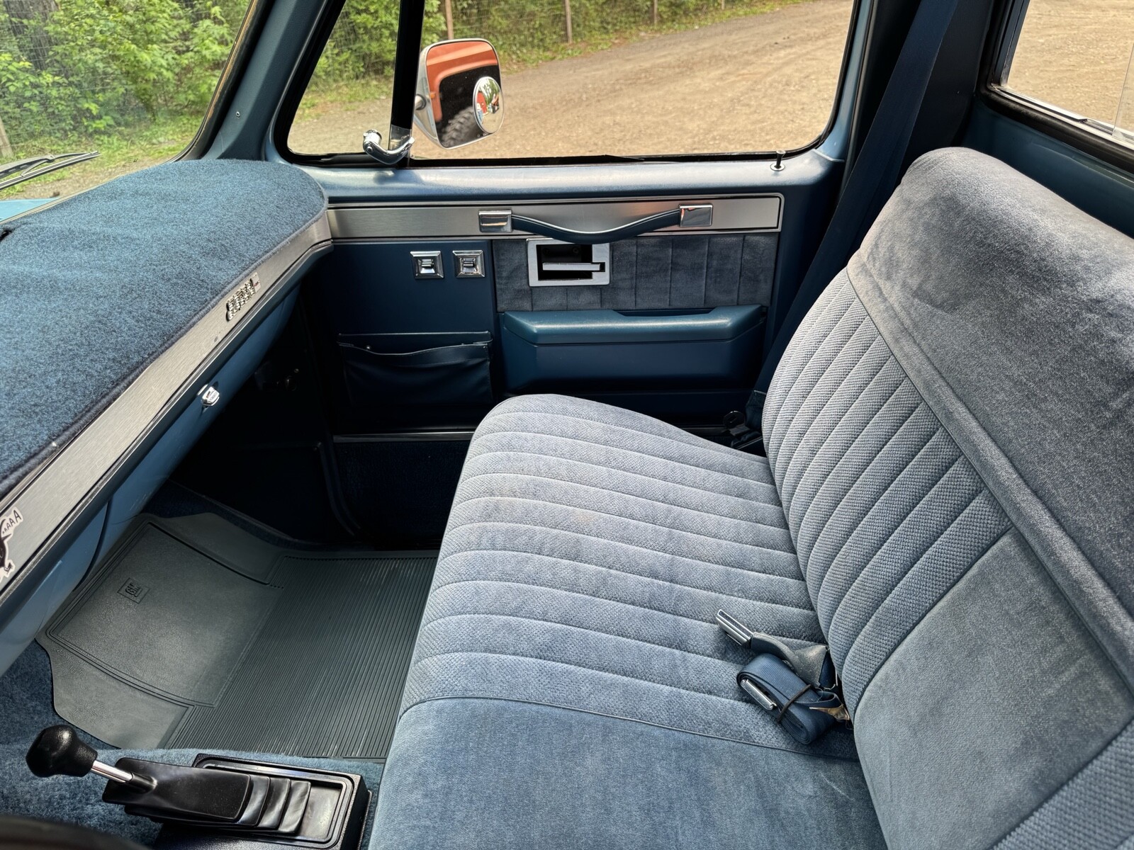 GMC-Sierra-2500-1985-26