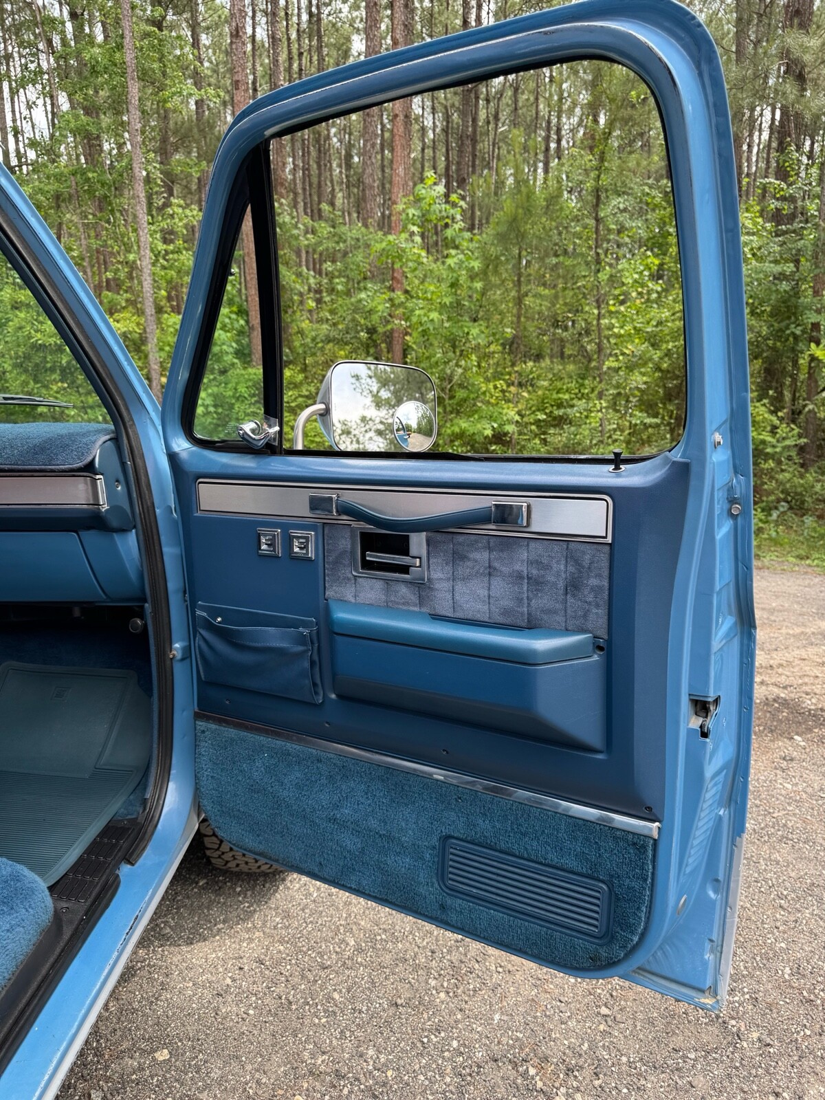 GMC-Sierra-2500-1985-31