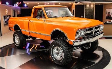 GMC-Sierra-3500-1967-Pickup-Truck-10