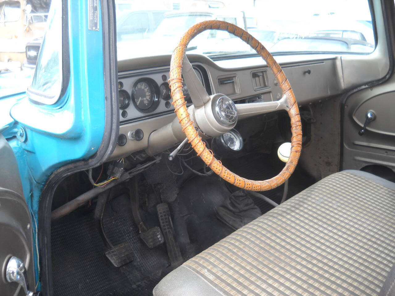 GMC-Suburban-1963-Full-Size-11