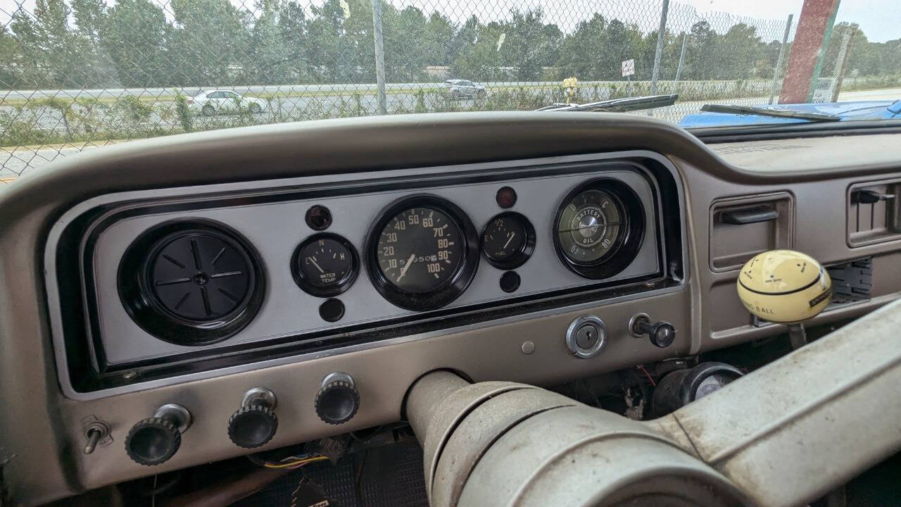 GMC-Suburban-1963-Full-Size-13