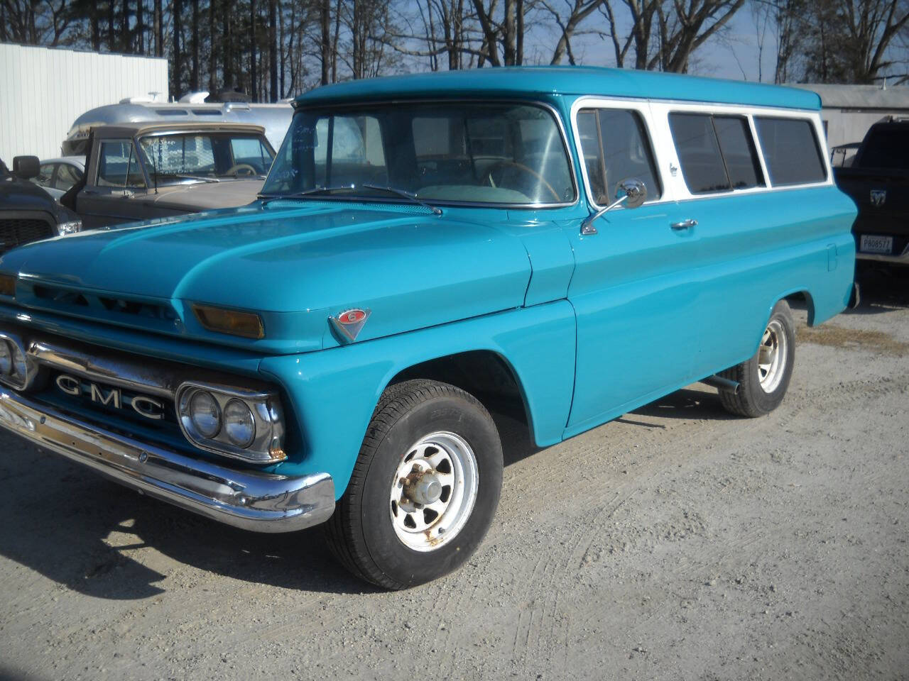 GMC-Suburban-1963-Full-Size-2