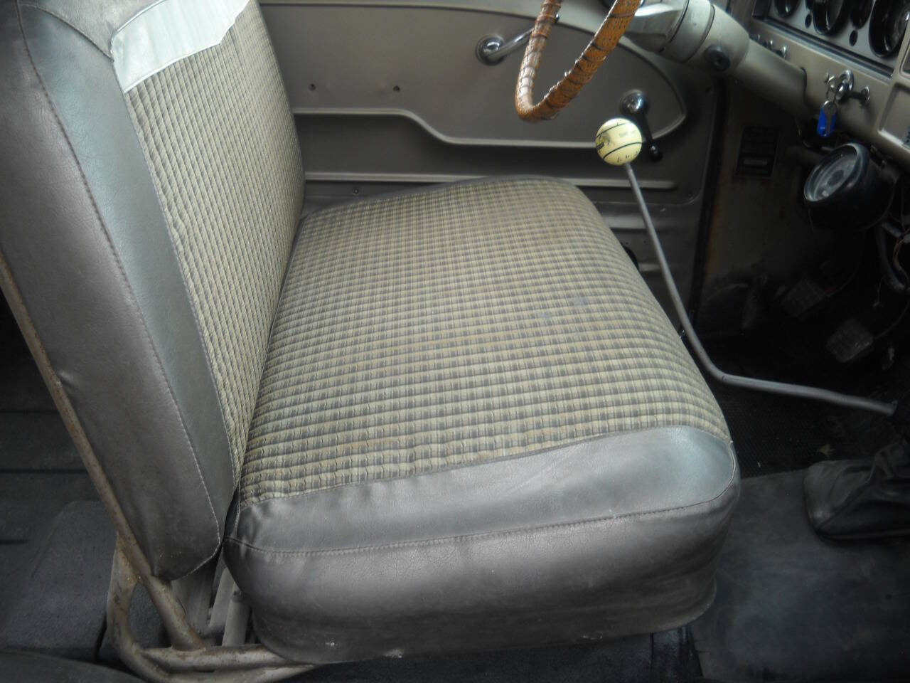 GMC-Suburban-1963-Full-Size-21