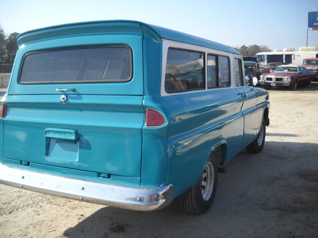 GMC-Suburban-1963-Full-Size-3